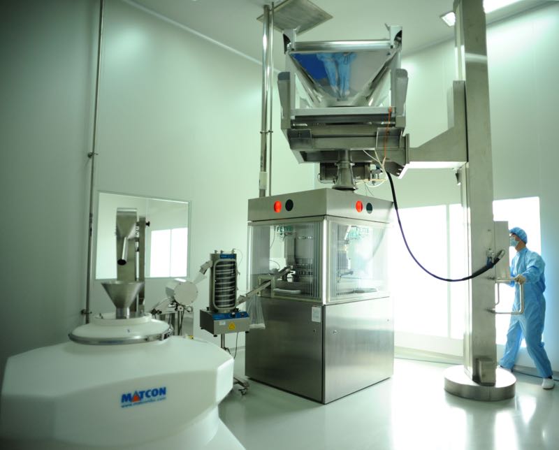 IBC feeding to tablet press
