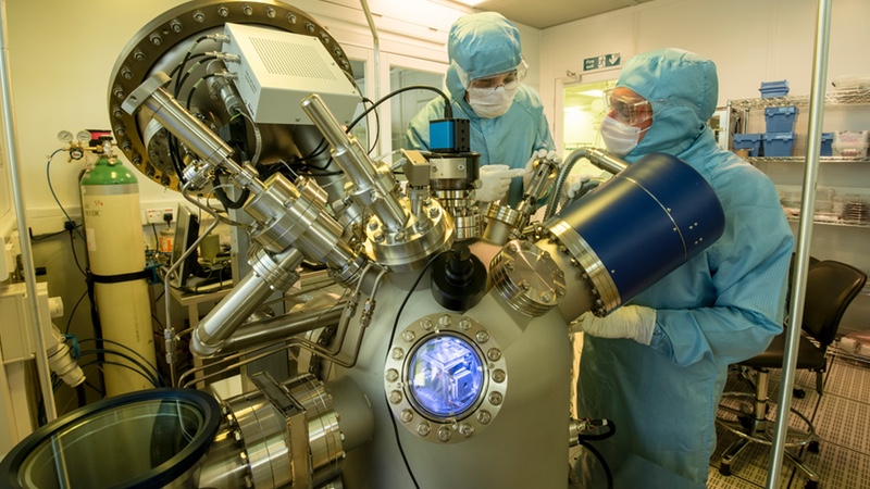 Electron beam lithography. Using direct patterning to fabricate very high-resolution micron to nano-sized features on electron beam sensitive resists. Photo University of Southampton