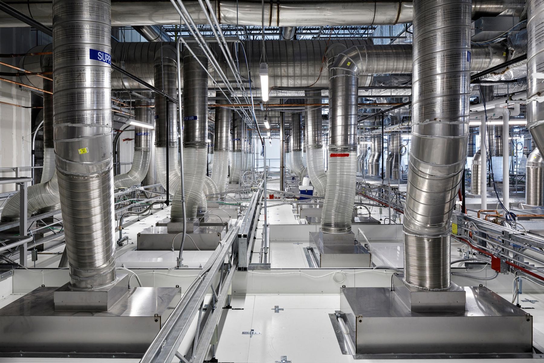 Case 3: Self-supporting modular system for walkable-ceilinged cleanroom
