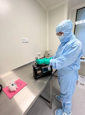Design and construction of a sterile drug laboratories - where does the pharmacist's role begin?