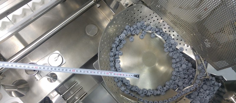 Non-viable isokinetic sampling probe located near the stopper hooper within 30 cm