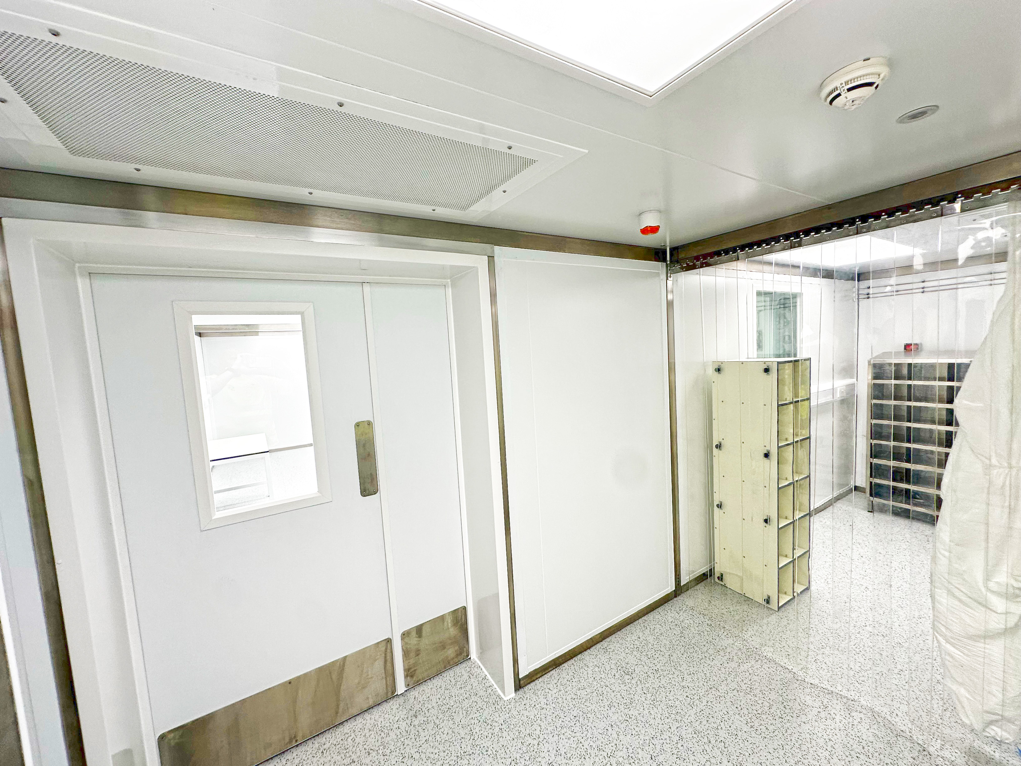 Isopod Rapid Cleanrooms – the elite modular systems saving your host building from unwanted modifications
