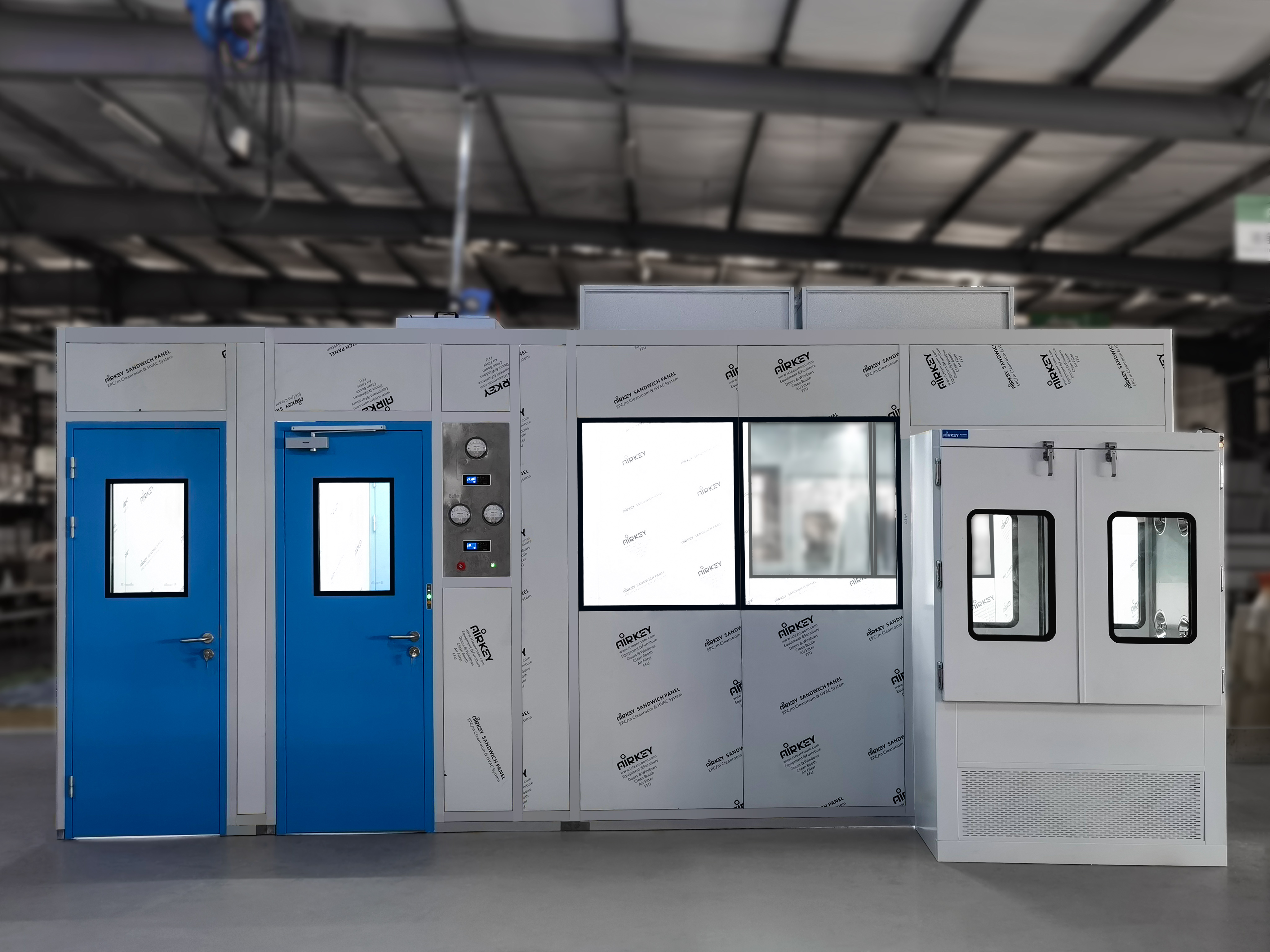 Modular cleanroom for laser head repair: bright and efficient