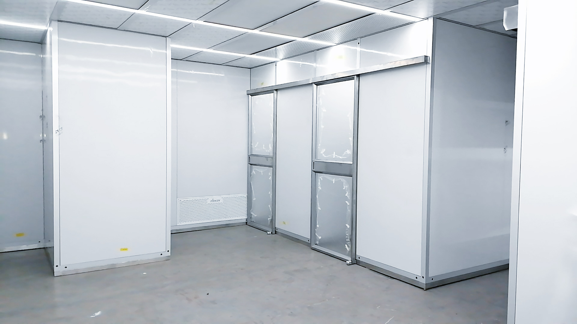 Modular cleanroom for optical inspection